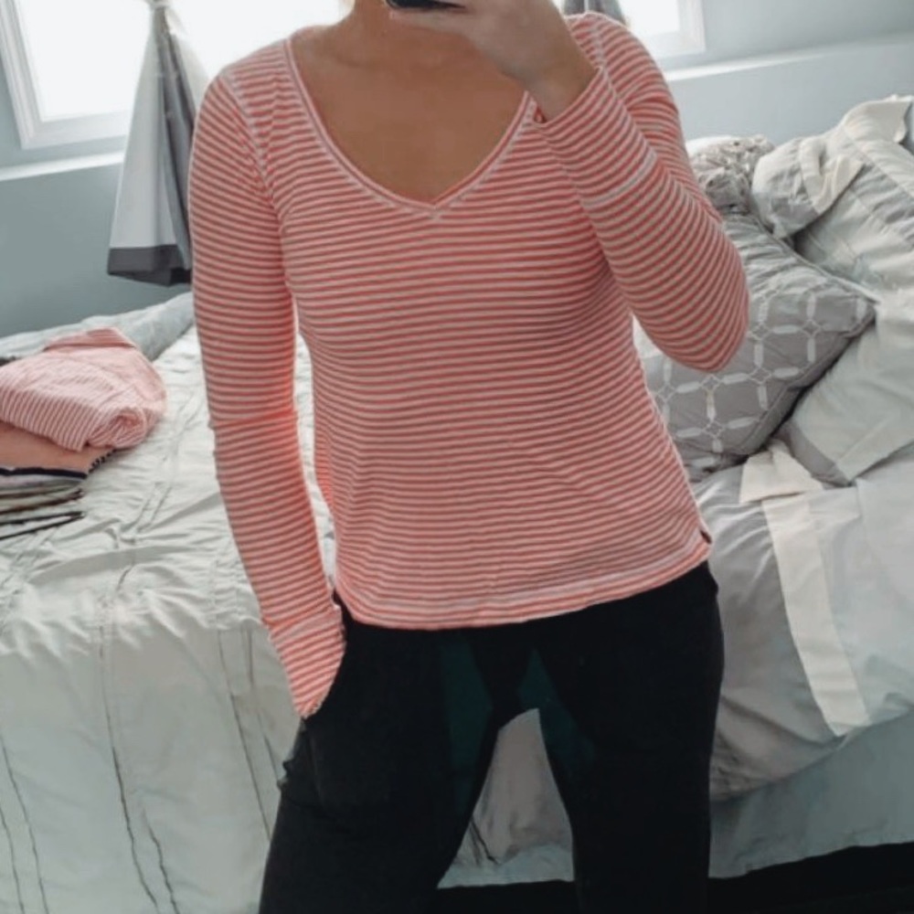 V-neck longlseeve